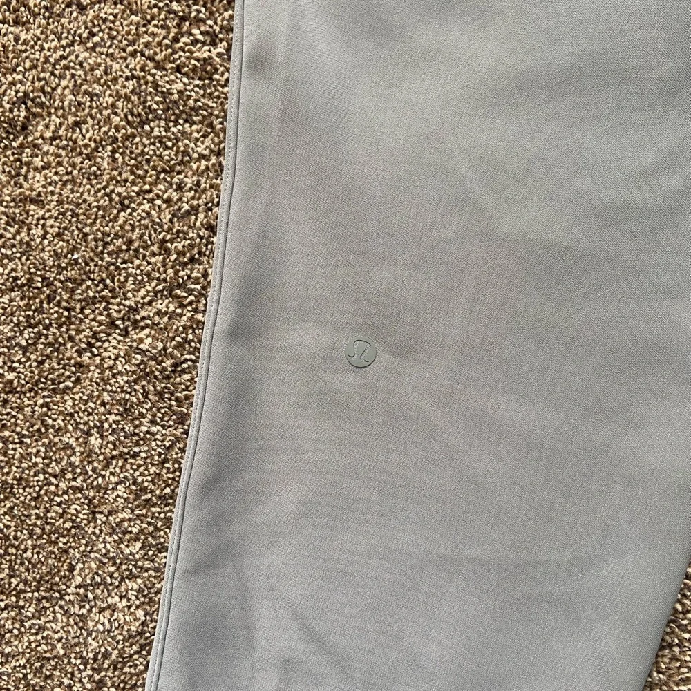 Lululemon On the Fly Wide Leg 7/8 Pant Size 10 Grey Sage Cropped High Rise